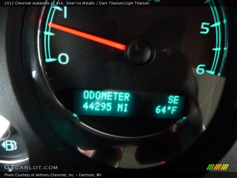 Silver Ice Metallic / Dark Titanium/Light Titanium 2012 Chevrolet Avalanche LT 4x4
