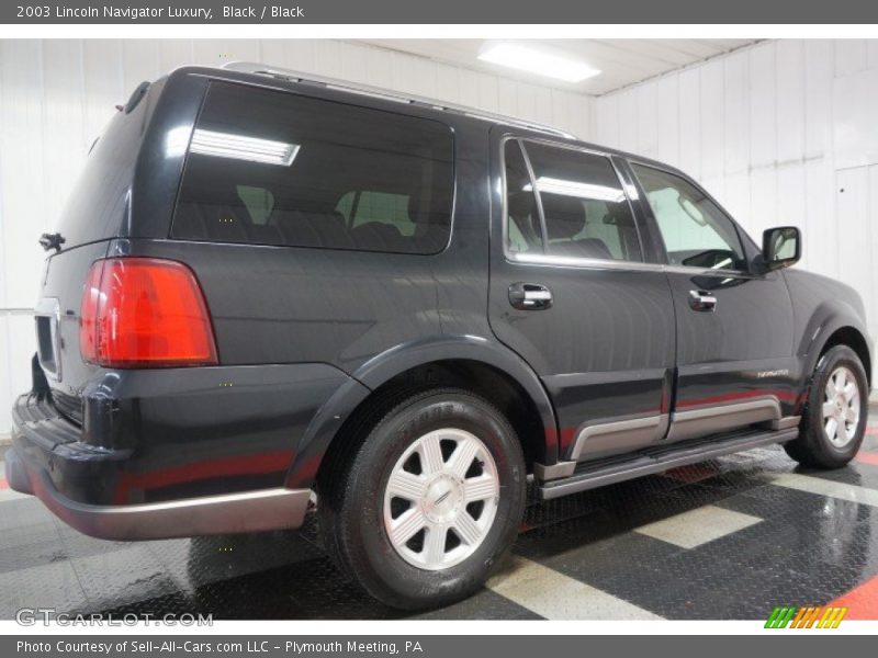 Black / Black 2003 Lincoln Navigator Luxury