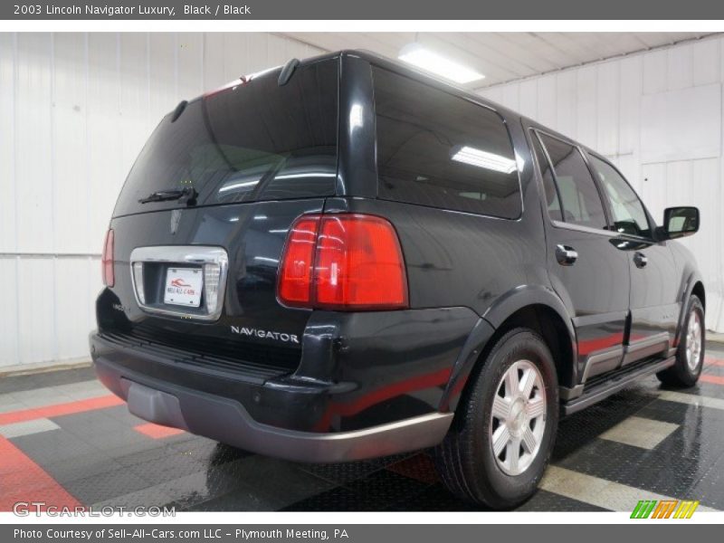 Black / Black 2003 Lincoln Navigator Luxury