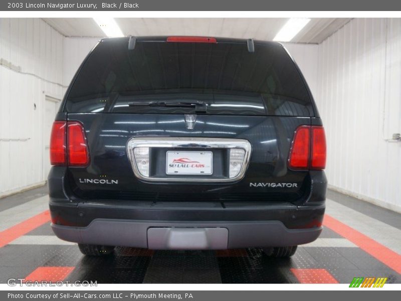 Black / Black 2003 Lincoln Navigator Luxury