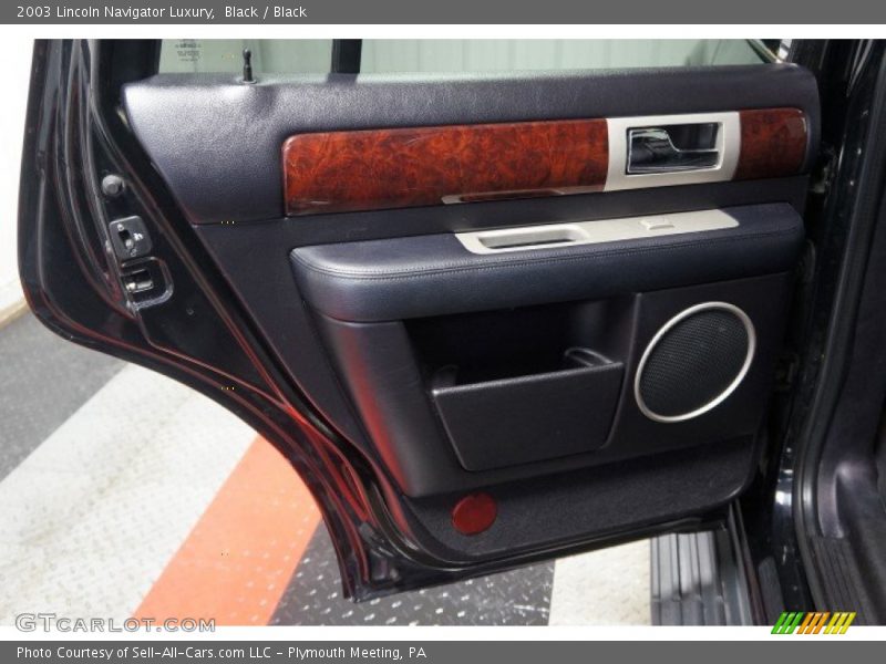 Black / Black 2003 Lincoln Navigator Luxury