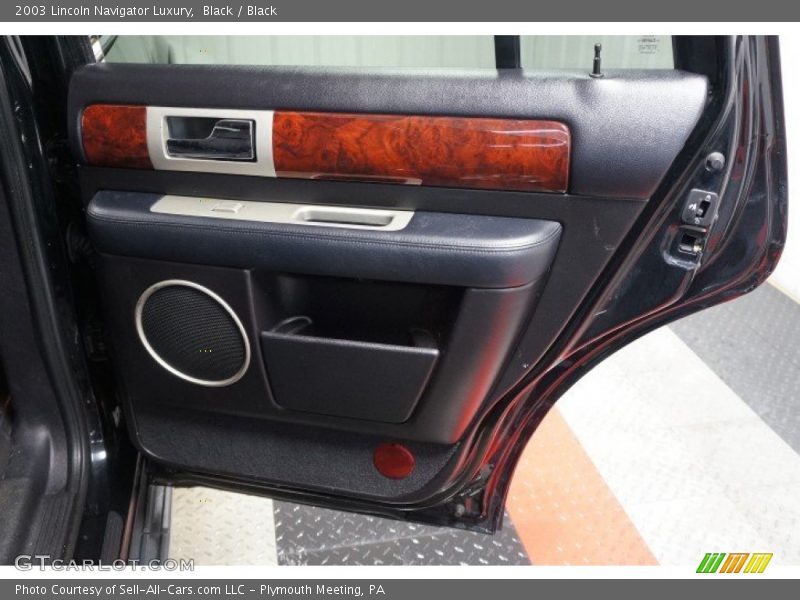 Black / Black 2003 Lincoln Navigator Luxury