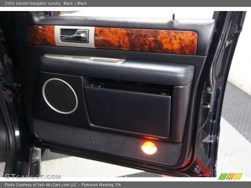 Black / Black 2003 Lincoln Navigator Luxury