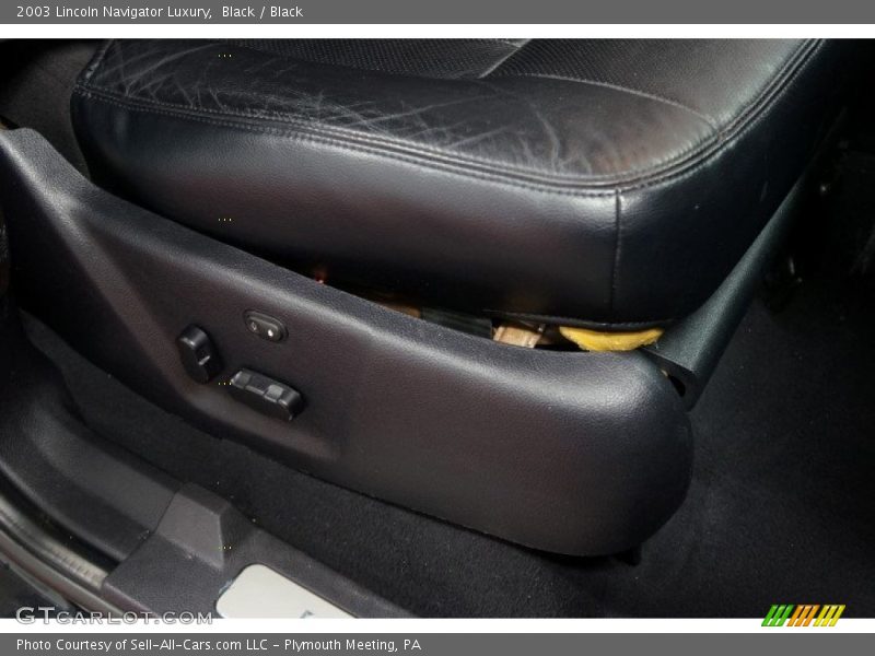Black / Black 2003 Lincoln Navigator Luxury