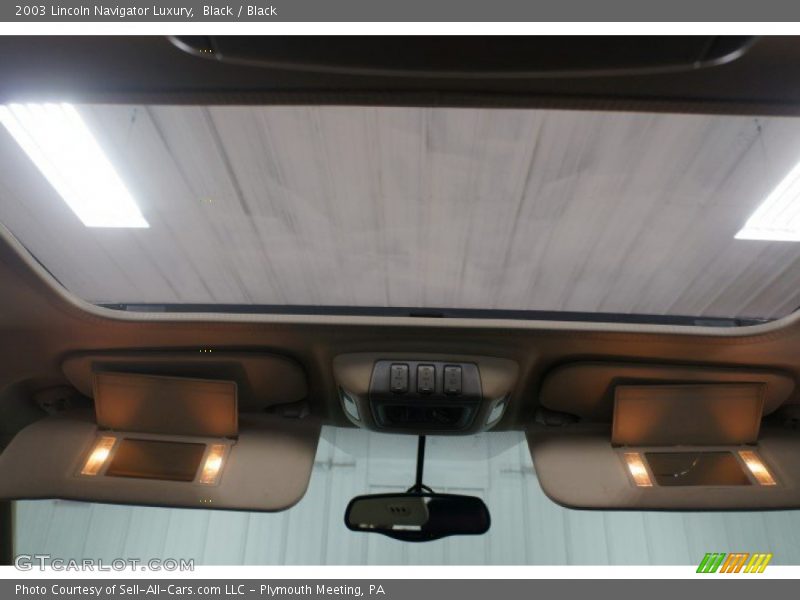 Black / Black 2003 Lincoln Navigator Luxury