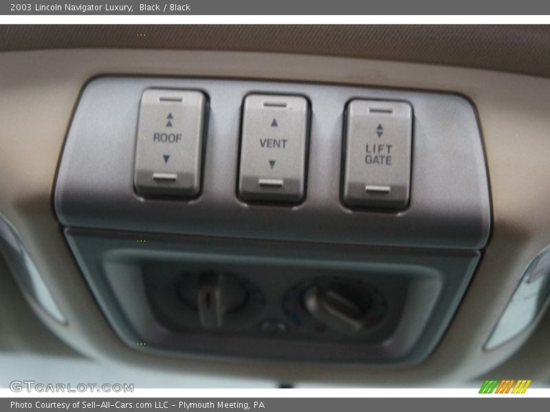 Black / Black 2003 Lincoln Navigator Luxury