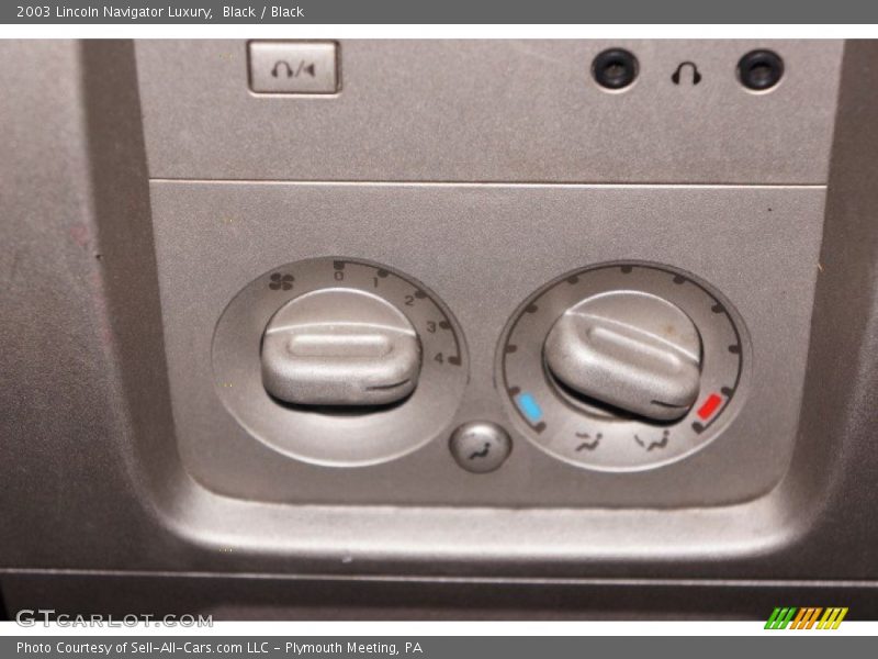 Black / Black 2003 Lincoln Navigator Luxury