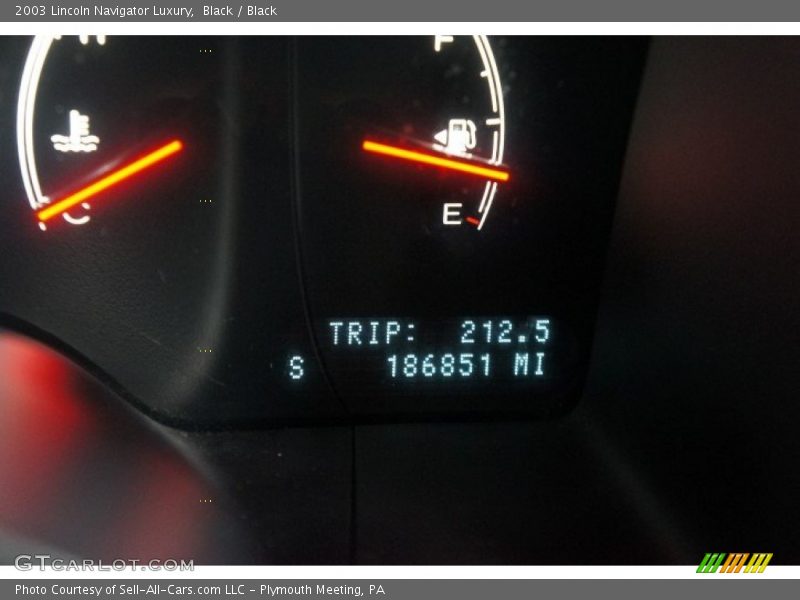 Black / Black 2003 Lincoln Navigator Luxury