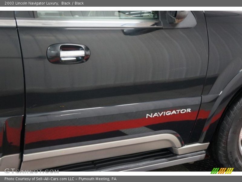 Black / Black 2003 Lincoln Navigator Luxury