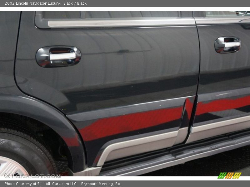 Black / Black 2003 Lincoln Navigator Luxury