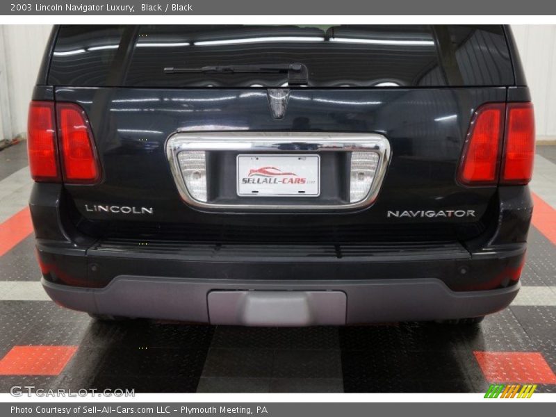 Black / Black 2003 Lincoln Navigator Luxury