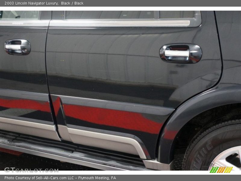 Black / Black 2003 Lincoln Navigator Luxury