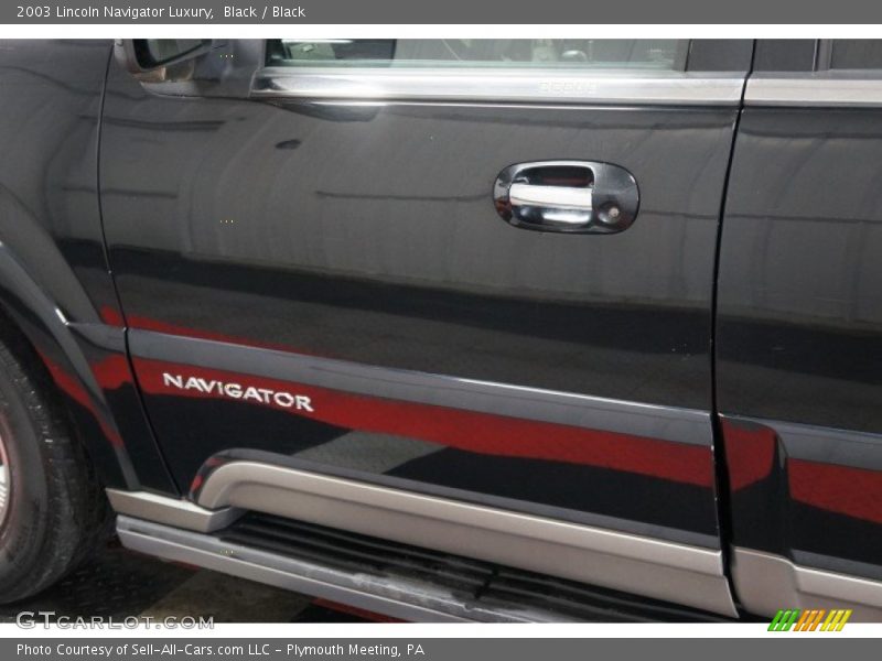 Black / Black 2003 Lincoln Navigator Luxury