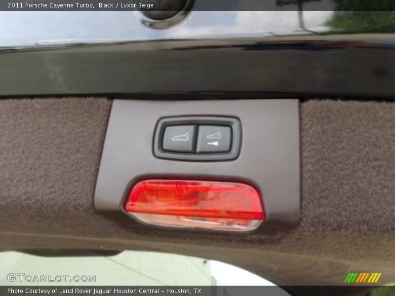 Black / Luxor Beige 2011 Porsche Cayenne Turbo