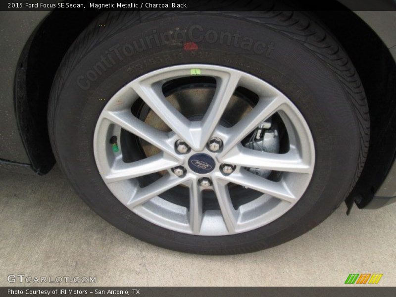 Magnetic Metallic / Charcoal Black 2015 Ford Focus SE Sedan