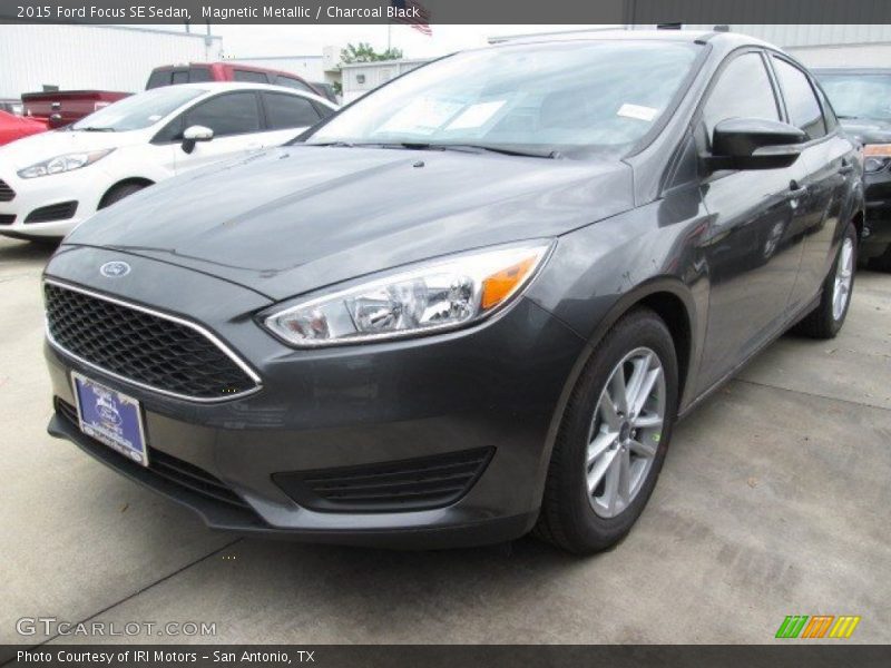 Magnetic Metallic / Charcoal Black 2015 Ford Focus SE Sedan