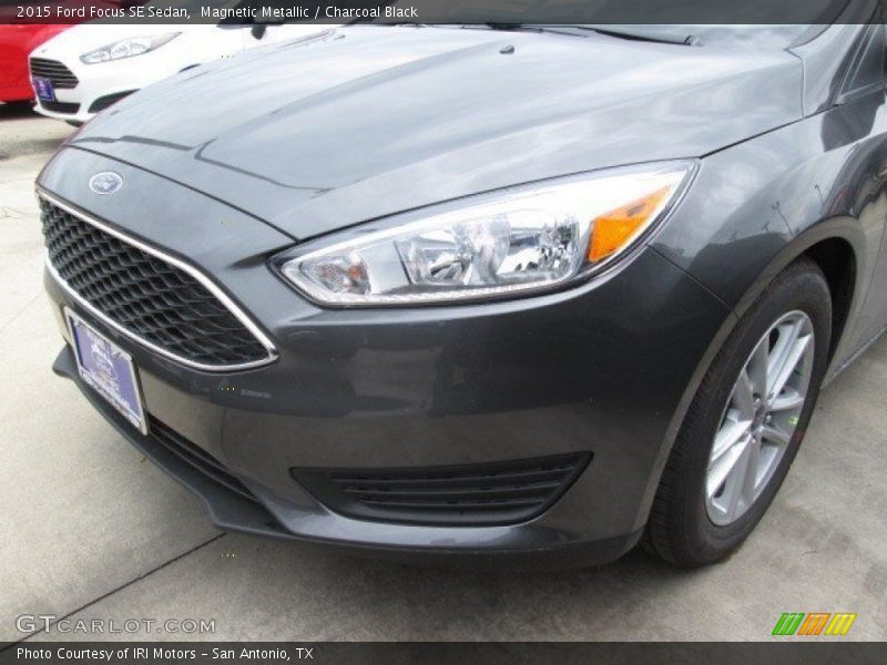 Magnetic Metallic / Charcoal Black 2015 Ford Focus SE Sedan