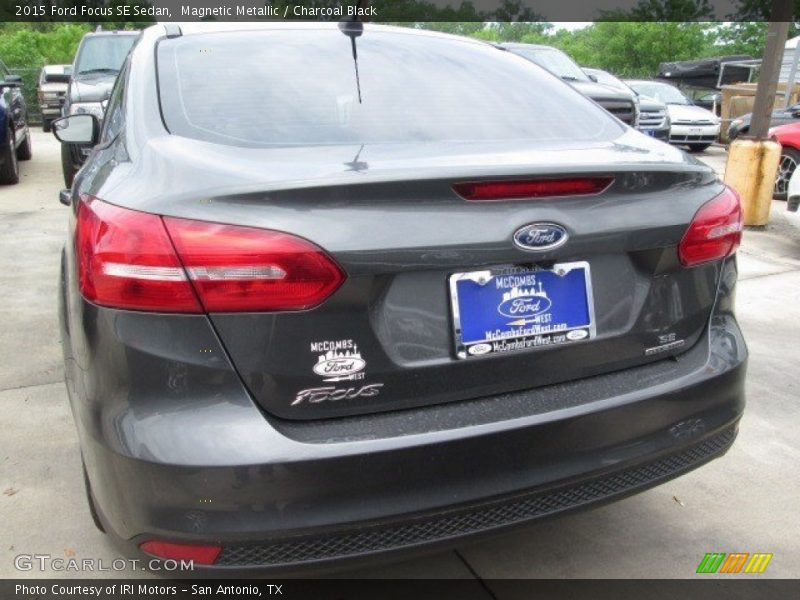 Magnetic Metallic / Charcoal Black 2015 Ford Focus SE Sedan