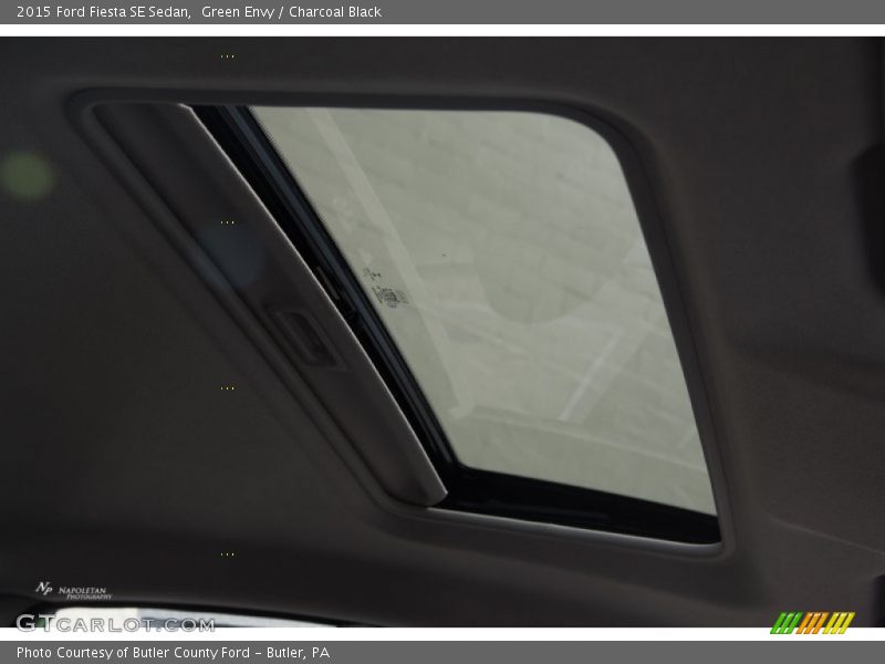Green Envy / Charcoal Black 2015 Ford Fiesta SE Sedan