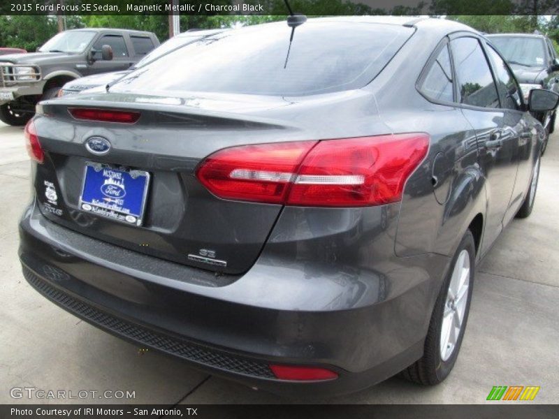 Magnetic Metallic / Charcoal Black 2015 Ford Focus SE Sedan