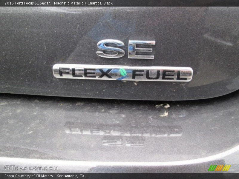 Magnetic Metallic / Charcoal Black 2015 Ford Focus SE Sedan