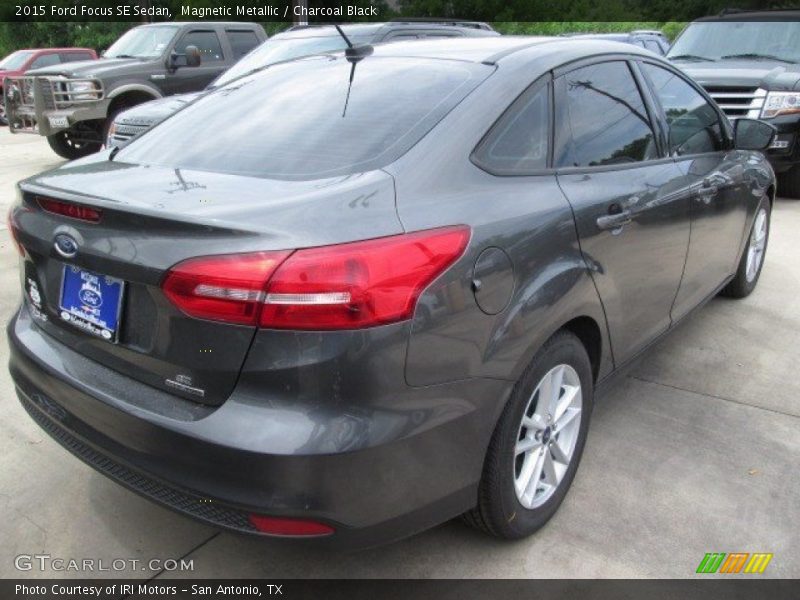 Magnetic Metallic / Charcoal Black 2015 Ford Focus SE Sedan