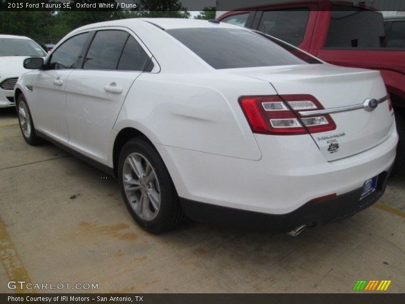 Oxford White / Dune 2015 Ford Taurus SE