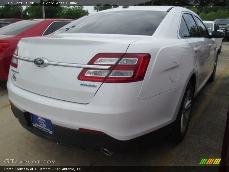 Oxford White / Dune 2015 Ford Taurus SE