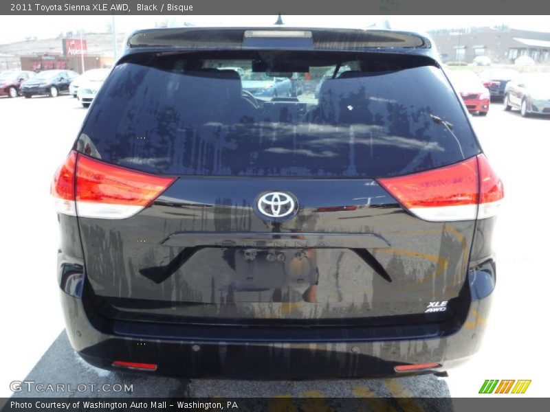 Black / Bisque 2011 Toyota Sienna XLE AWD