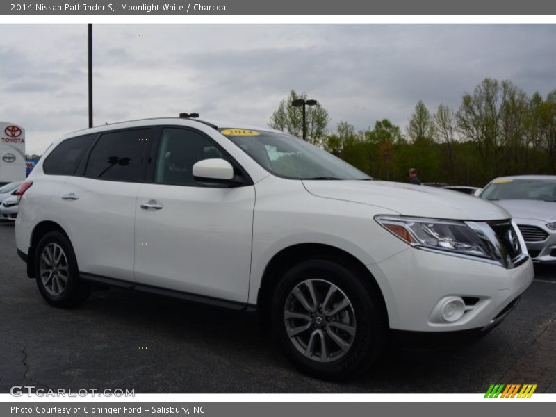 Moonlight White / Charcoal 2014 Nissan Pathfinder S