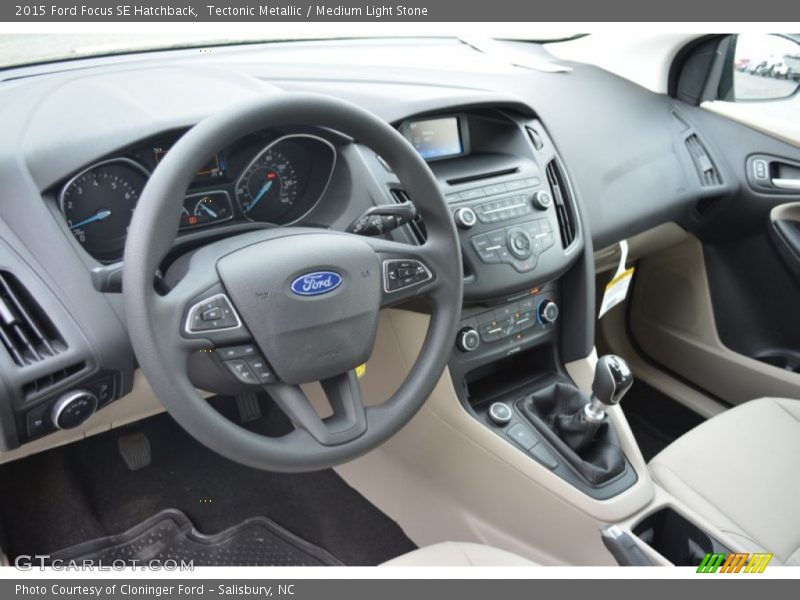  2015 Focus SE Hatchback Medium Light Stone Interior