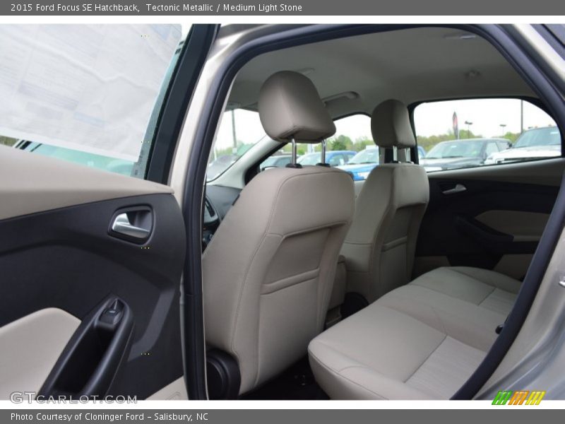 Tectonic Metallic / Medium Light Stone 2015 Ford Focus SE Hatchback