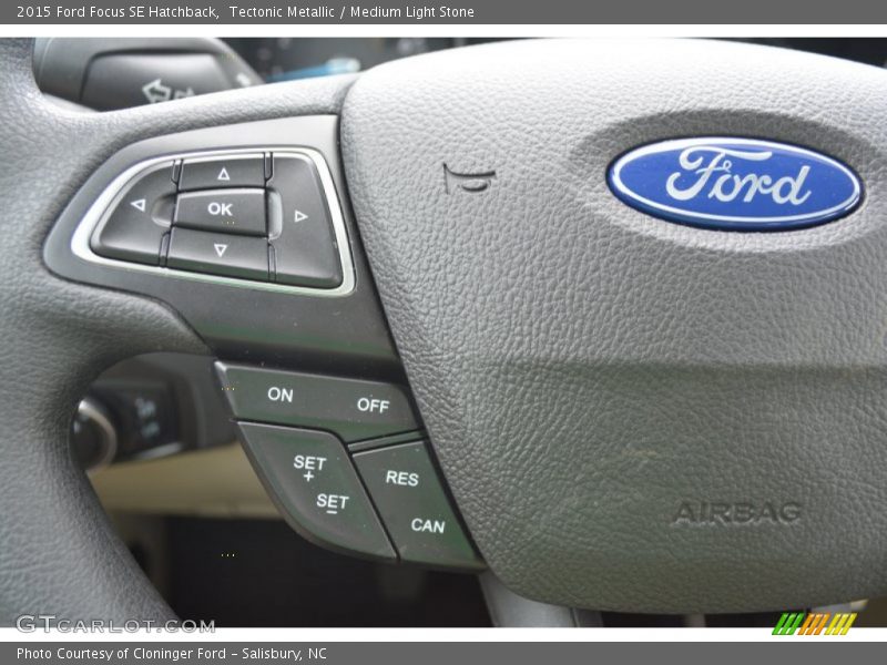 Controls of 2015 Focus SE Hatchback