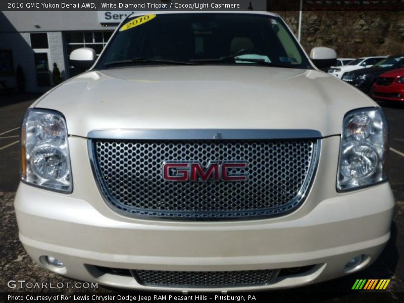 White Diamond Tricoat / Cocoa/Light Cashmere 2010 GMC Yukon Denali AWD