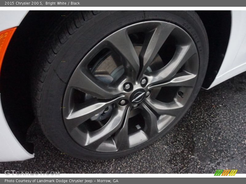 Bright White / Black 2015 Chrysler 200 S
