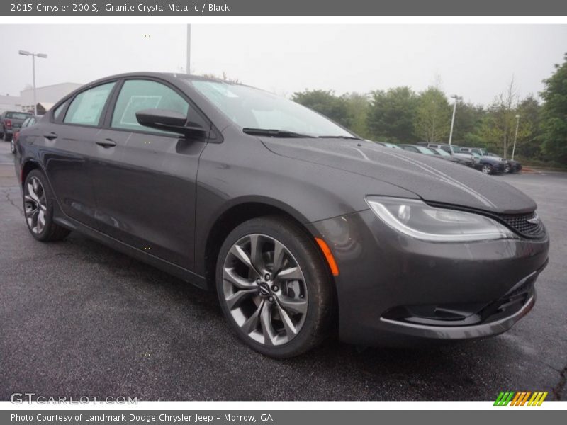 Front 3/4 View of 2015 200 S