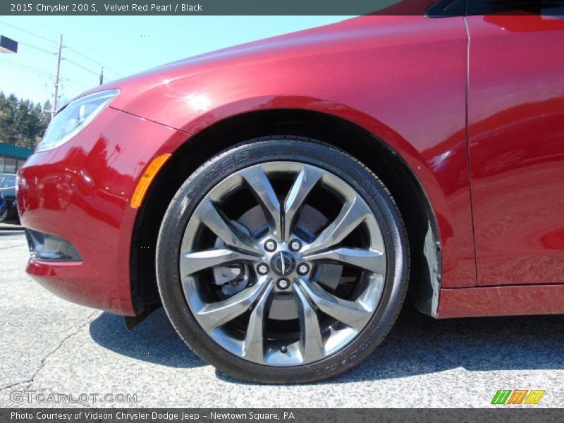 Velvet Red Pearl / Black 2015 Chrysler 200 S