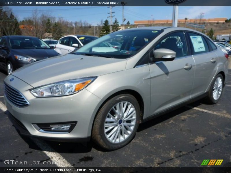 Front 3/4 View of 2015 Focus Titanium Sedan
