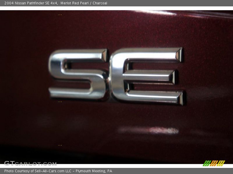 Merlot Red Pearl / Charcoal 2004 Nissan Pathfinder SE 4x4