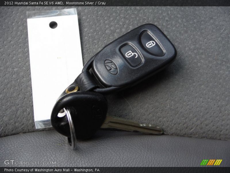 Moonstone Silver / Gray 2012 Hyundai Santa Fe SE V6 AWD