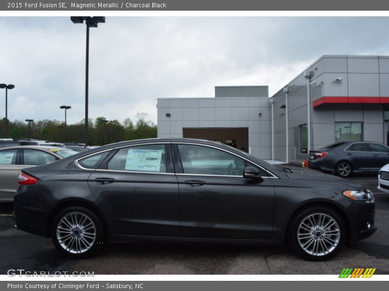 Magnetic Metallic / Charcoal Black 2015 Ford Fusion SE