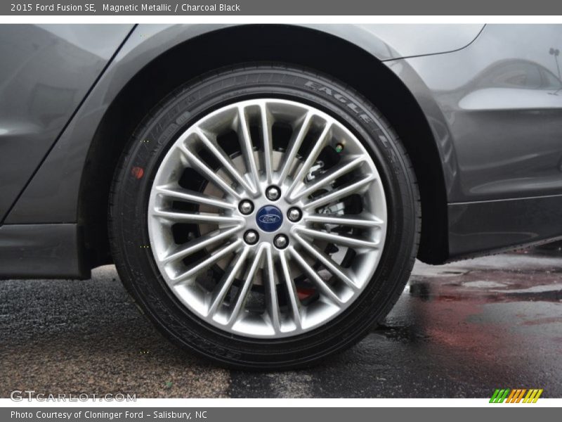 Magnetic Metallic / Charcoal Black 2015 Ford Fusion SE