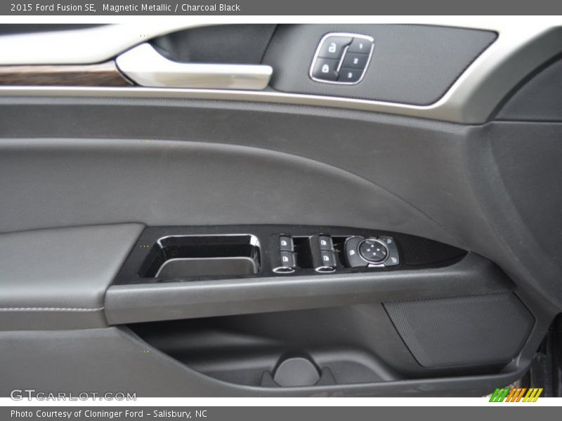Magnetic Metallic / Charcoal Black 2015 Ford Fusion SE