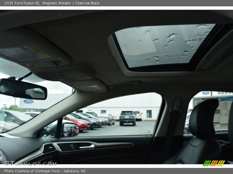 Magnetic Metallic / Charcoal Black 2015 Ford Fusion SE