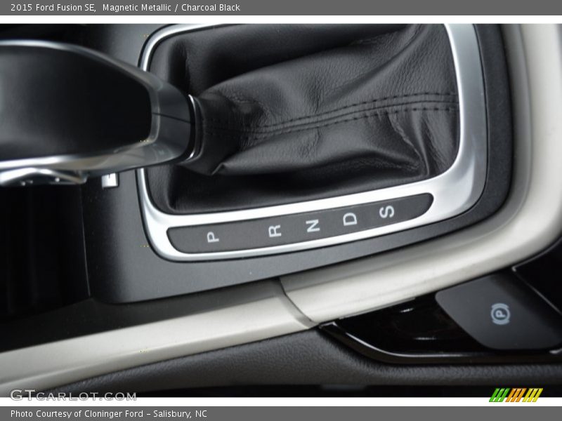 Magnetic Metallic / Charcoal Black 2015 Ford Fusion SE