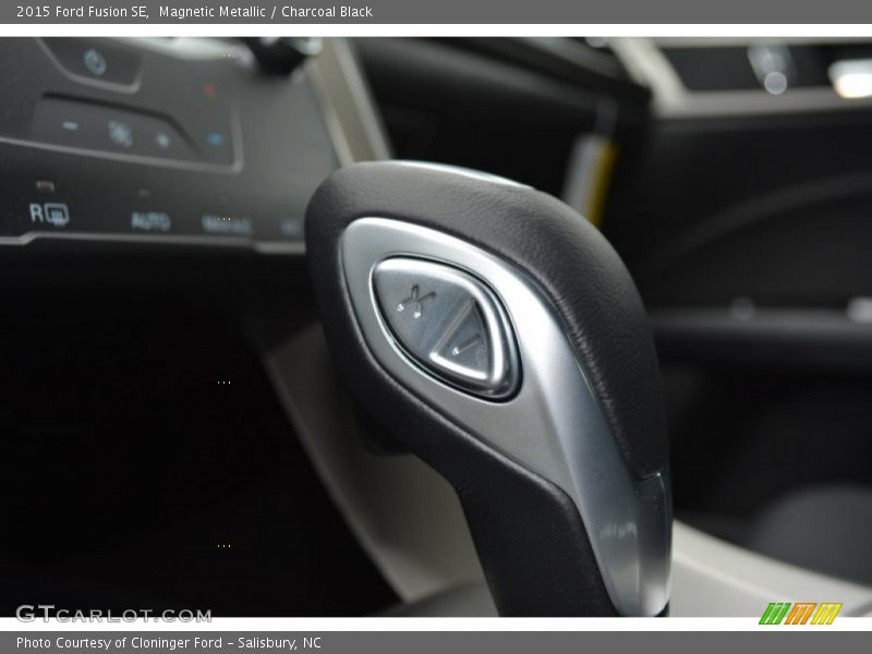 Magnetic Metallic / Charcoal Black 2015 Ford Fusion SE