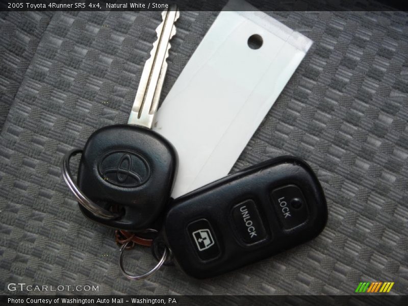 Natural White / Stone 2005 Toyota 4Runner SR5 4x4