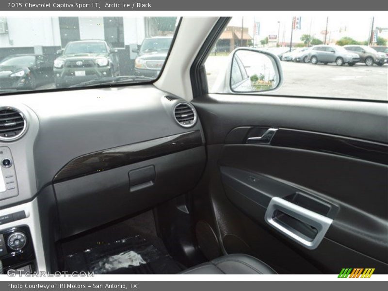Arctic Ice / Black 2015 Chevrolet Captiva Sport LT