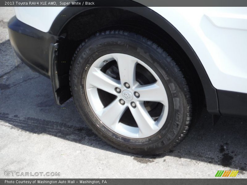 Super White / Black 2013 Toyota RAV4 XLE AWD