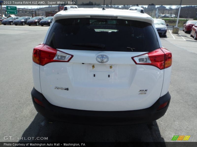 Super White / Black 2013 Toyota RAV4 XLE AWD